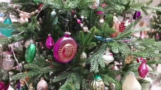 Ретро-елка. В этом году особенно популярным стало включать в празднование Нового года элементы советского прошлого