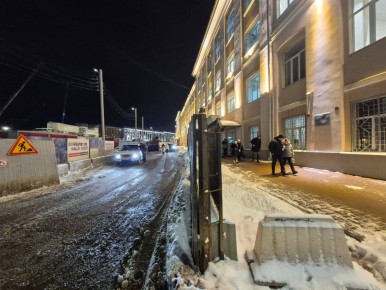 Возле стройплощадки новой станции метро на площади Свободы теперь можно «срезать» путь от улицы Варварской до улицы Ошарской